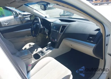 2013 Subaru Outback 2.5I Premium z USA, uszkodzony, nr VIN 4S4BRCGC4D3296382